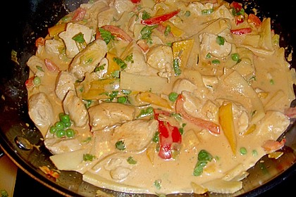 Schnelles Thai - Curry mit Huhn, Paprika und feiner Erdnussnote 21