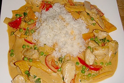 Schnelles Thai - Curry mit Huhn, Paprika und feiner Erdnussnote 22