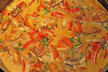 Schnelles Thai - Curry mit Huhn, Paprika und feiner Erdnussnote 25