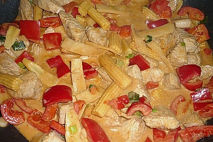 Schnelles Thai - Curry mit Huhn, Paprika und feiner Erdnussnote 26