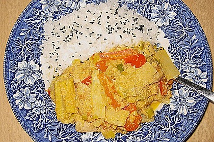 Schnelles Thai - Curry mit Huhn, Paprika und feiner Erdnussnote 29
