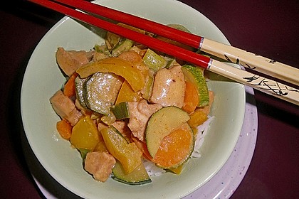 Schnelles Thai - Curry mit Huhn, Paprika und feiner Erdnussnote 30