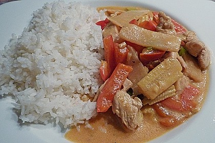 Schnelles Thai - Curry mit Huhn, Paprika und feiner Erdnussnote 34