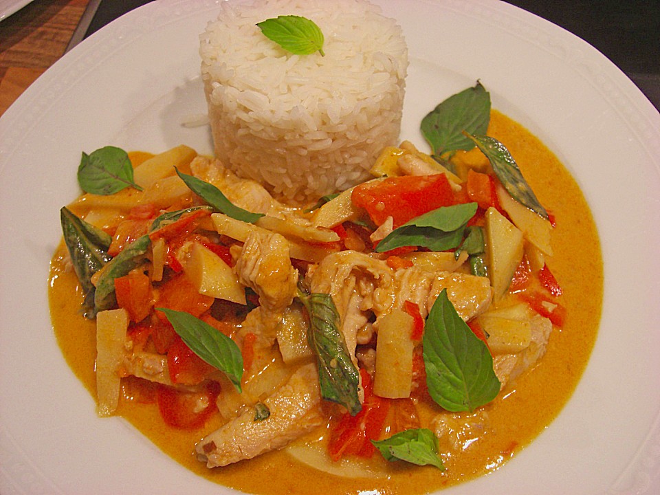 Schnelles Thai-Curry mit Huhn, Paprika und feiner Erdnussnote (Rezept ...