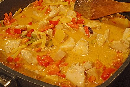 Schnelles Thai - Curry mit Huhn, Paprika und feiner Erdnussnote 37
