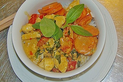 Schnelles Thai - Curry mit Huhn, Paprika und feiner Erdnussnote 38