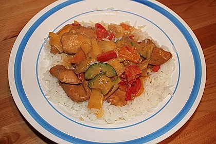 Schnelles Thai - Curry mit Huhn, Paprika und feiner Erdnussnote 39