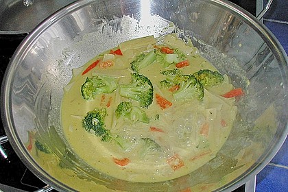 Schnelles Thai - Curry mit Huhn, Paprika und feiner Erdnussnote 43
