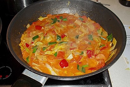 Schnelles Thai - Curry mit Huhn, Paprika und feiner Erdnussnote 46