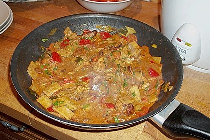 Schnelles Thai - Curry mit Huhn, Paprika und feiner Erdnussnote 47