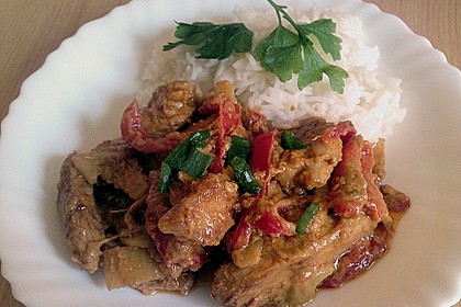 Schnelles Thai - Curry mit Huhn, Paprika und feiner Erdnussnote 50