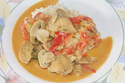 Schnelles Thai - Curry mit Huhn, Paprika und feiner Erdnussnote 52