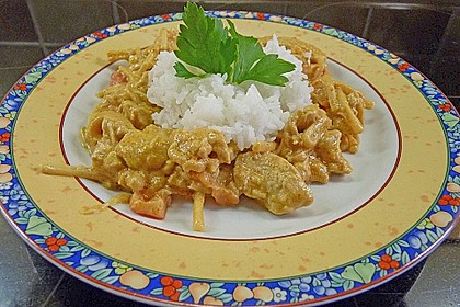 Schnelles Thai - Curry mit Huhn, Paprika und feiner Erdnussnote 55