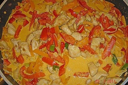 Schnelles Thai - Curry mit Huhn, Paprika und feiner Erdnussnote 58