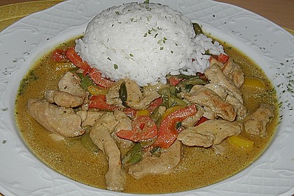 Schnelles Thai - Curry mit Huhn, Paprika und feiner Erdnussnote 64