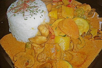 Schnelles Thai - Curry mit Huhn, Paprika und feiner Erdnussnote 65