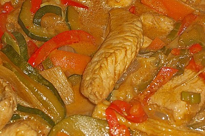 Schnelles Thai - Curry mit Huhn, Paprika und feiner Erdnussnote 69