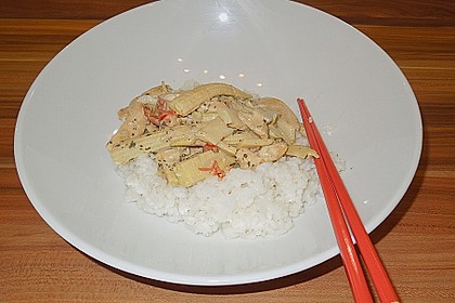 Schnelles Thai - Curry mit Huhn, Paprika und feiner Erdnussnote 72