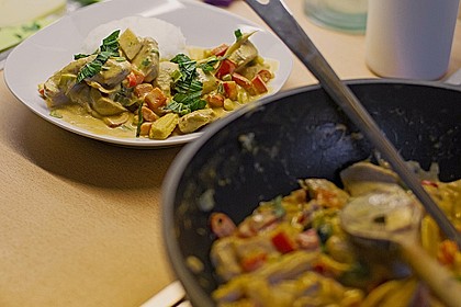 Schnelles Thai - Curry mit Huhn, Paprika und feiner Erdnussnote 76