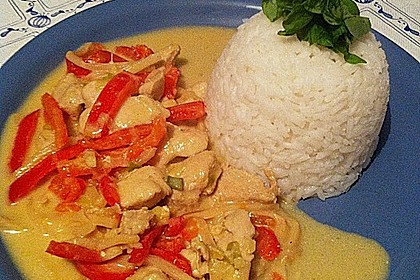 Schnelles Thai - Curry mit Huhn, Paprika und feiner Erdnussnote 79