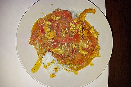 Schnelles Thai - Curry mit Huhn, Paprika und feiner Erdnussnote 80