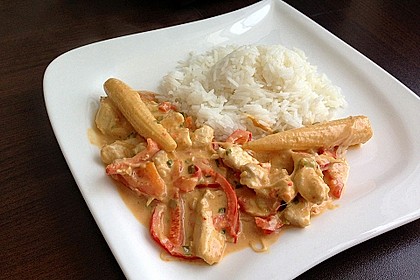 Schnelles Thai - Curry mit Huhn, Paprika und feiner Erdnussnote 84