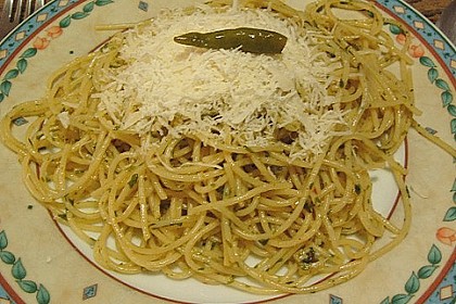 Spaghetti mit Knoblauch, &Ouml;l und Pfefferschote