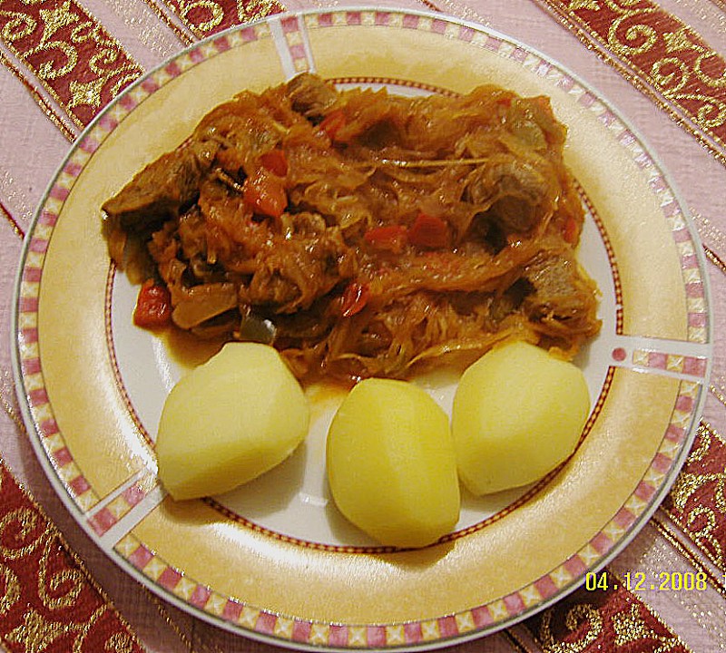 Gulasch mit Sauerkraut (Rezept mit Bild) von kessy133 | Chefkoch.de