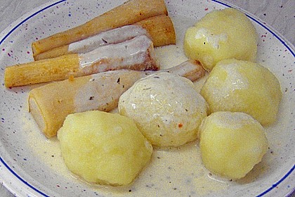 Petersilienwurzel mit K&auml;seso&szlig;e & Kl&ouml;&szlig;en