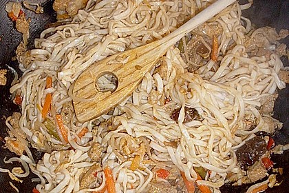 Asiatische Bratnudeln mit Schweinefilet 4