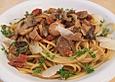 Safranspaghetti mit Pilzen