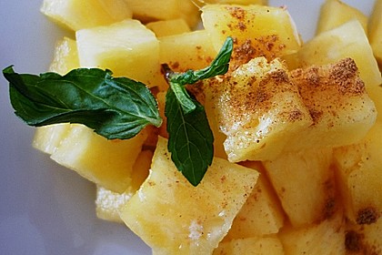 Leichtes Ananas - Dessert mit Joghurt
