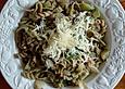 Bandnudeln mit Linsen und Zucchini