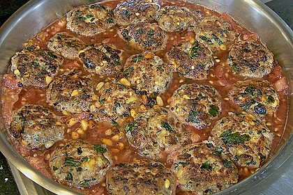 Hackb&auml;llchen mit Ricotta und Pinienkernen in Rotwein- Tomatensauce 1
