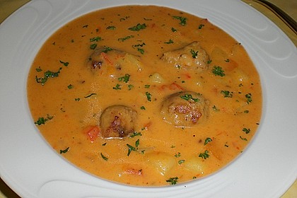 Paprikasuppe mit Bratwurstkl&ouml;&szlig;chen 1