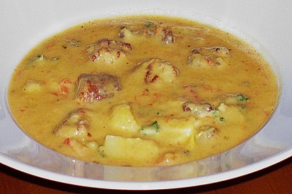 Paprikasuppe mit Bratwurstkl&ouml;&szlig;chen
