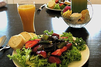 Gr&uuml;ner Spargel mit Erdbeeren 4