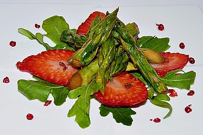 Gr&uuml;ner Spargel mit Erdbeeren 5