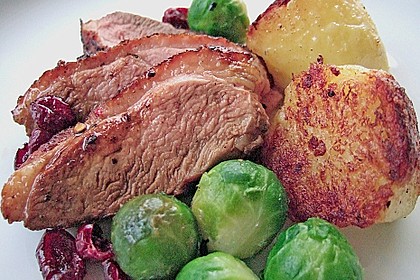 Kartoffeln und Rosenkohl in Entenaroma mit Cranberry - Entenbrust