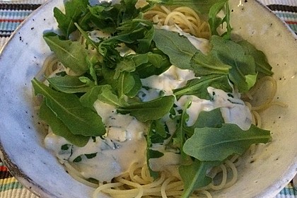 Spaghettini mit Ziegenkäse, Rucola und Limetten