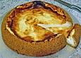 Uriger K&auml;sekuchen mit Schichtk&auml;se