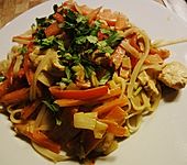 Asia - Nudeln mit H&auml;hnchenbrust (Bild)