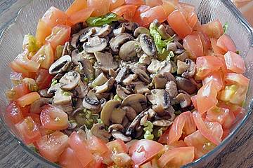 Sommersalat mit gebratenen Pilzen