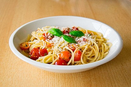 Koelkasts Spaghetti mit kalter Tomatensoße 10