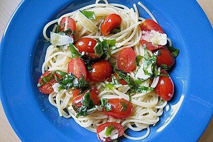 Koelkasts Spaghetti mit kalter Tomatensoße 4