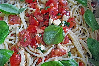 Koelkasts Spaghetti mit kalter Tomatensoße 5