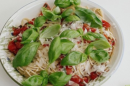 Koelkasts Spaghetti mit kalter Tomatensoße 6