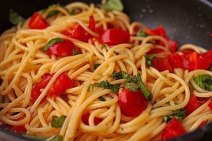 Koelkasts Spaghetti mit kalter Tomatensoße 1