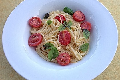 Koelkasts Spaghetti mit kalter Tomatensoße 8