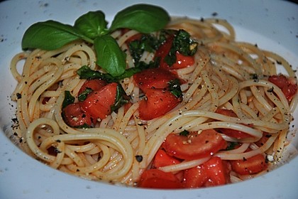 Koelkasts Spaghetti mit kalter Tomatensoße 7